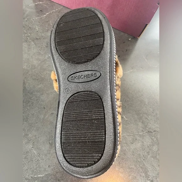 Women’s Skechers slippers.  NWOT.  Size 7.5 - Picture 4 of 11